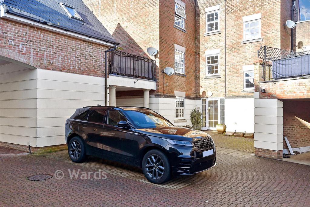 Driveway/Parking