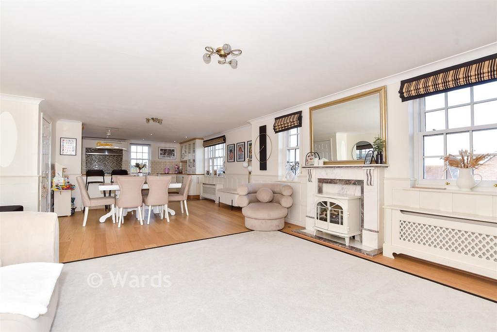 Living/Dining Area