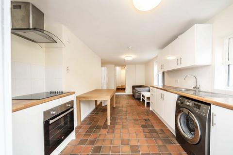 undefined, Avenue Road, London W3