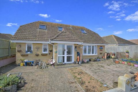 3 bedroom detached house for sale, POPULAR LOCATION * LAKE