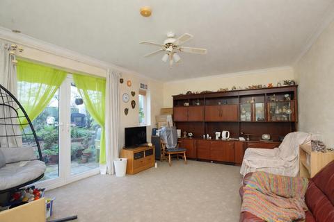 3 bedroom detached house for sale, POPULAR LOCATION * LAKE