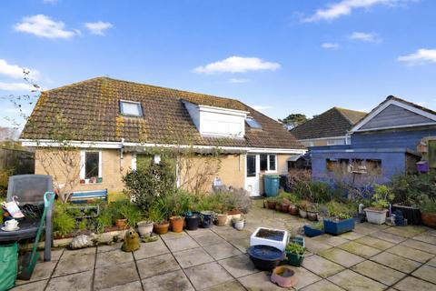 3 bedroom detached house for sale, POPULAR LOCATION * LAKE