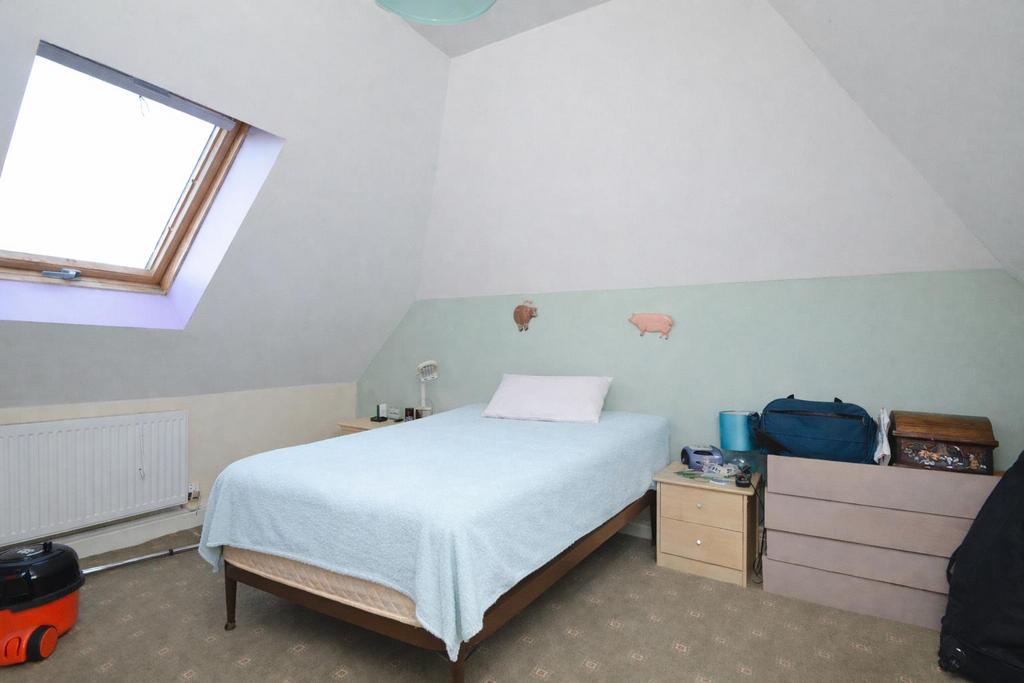 Bed3b.jpg