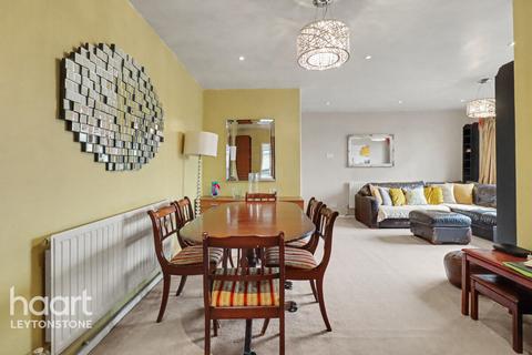 2 bedroom flat for sale, Hainault Road, London