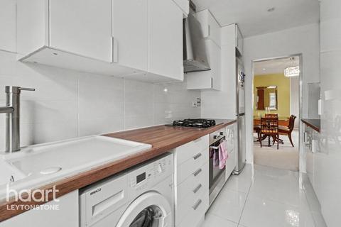 2 bedroom flat for sale, Hainault Road, London