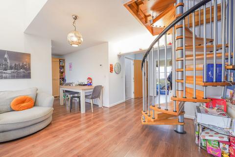 2 bedroom flat for sale, Russell Place, Sale, Greater Manchester, M33