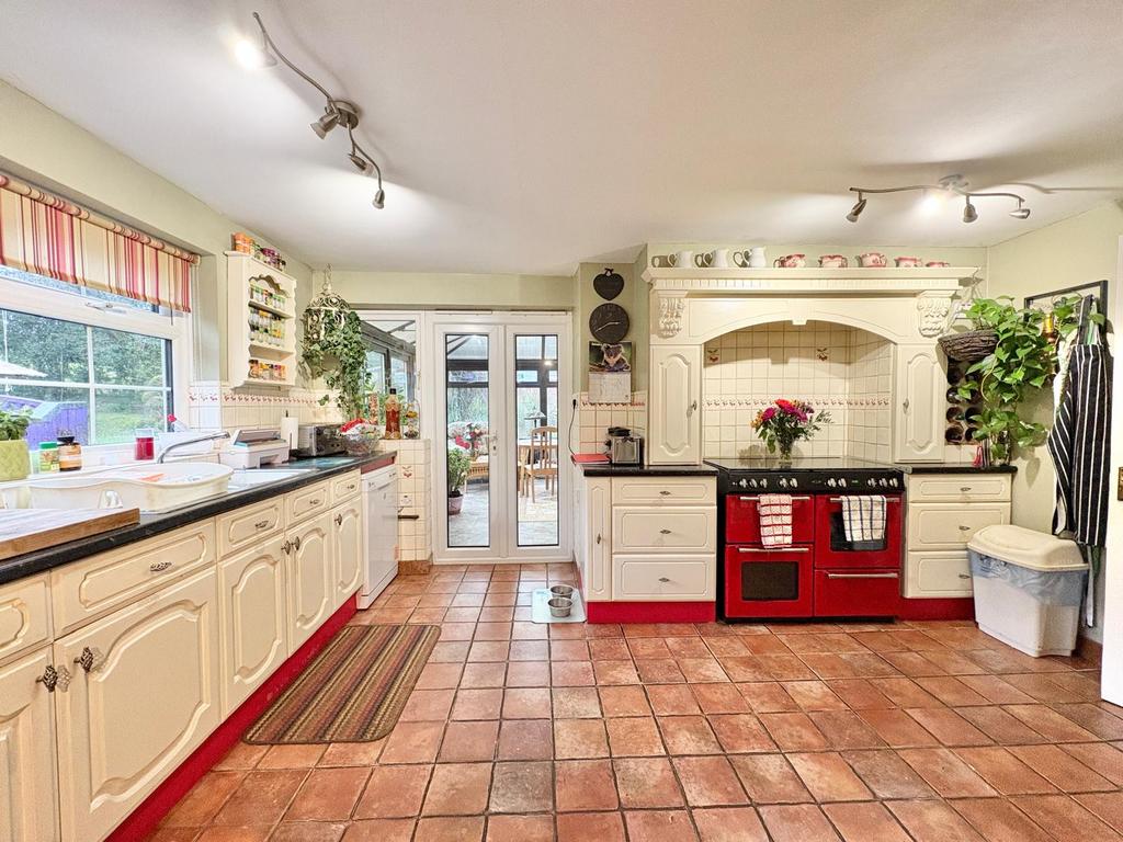 Kitchen/ Dining
