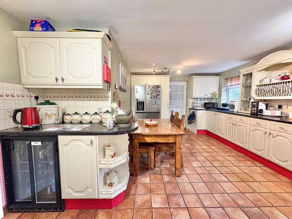 Kitchen/ Dining