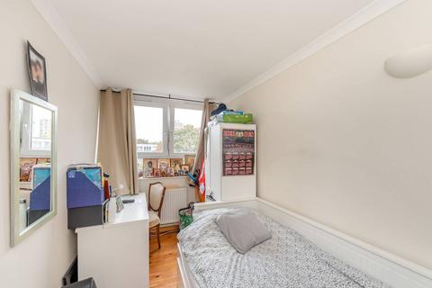 3 bedroom flat for sale, Yelverton Road, Battersea, London, SW11