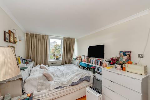 3 bedroom flat for sale, Yelverton Road, Battersea, London, SW11