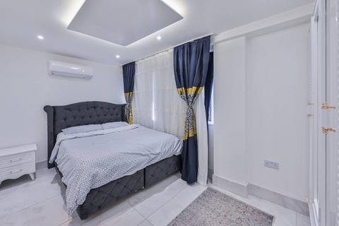3 bedroom flat to rent, Earls Court Road, Earls Court, London, SW5