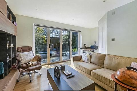 undefined, Friars Mead, Isle Of Dogs, London, E14