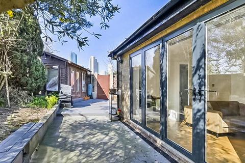 undefined, Friars Mead, Isle Of Dogs, London, E14