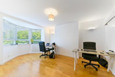 2 bedroom apartment to rent, Kew Bridge Court, Brentford London W4