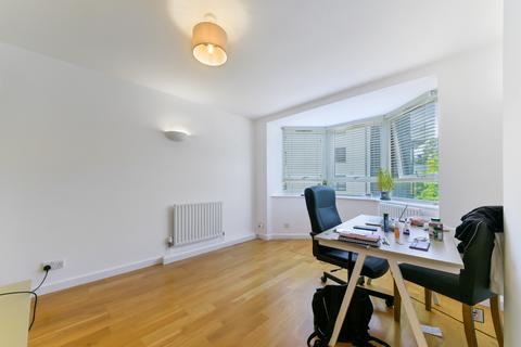 2 bedroom apartment to rent, Kew Bridge Court, Brentford London W4
