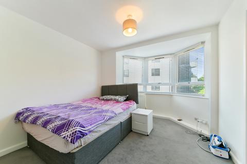2 bedroom apartment to rent, Kew Bridge Court, Brentford London W4