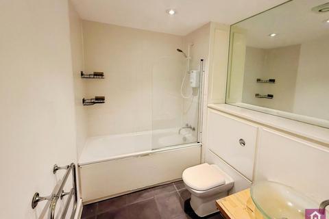 2 bedroom penthouse for sale, Lakeside Rise, Greater Manchester M9