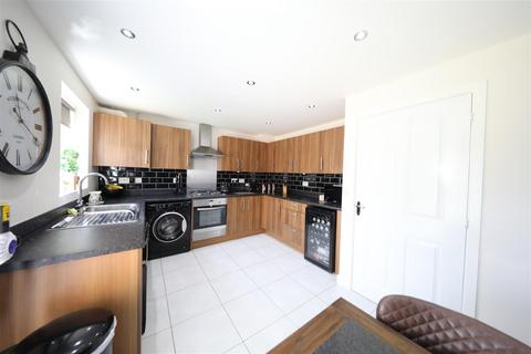undefined, Ravensbury Park, Kingswood, Hull
