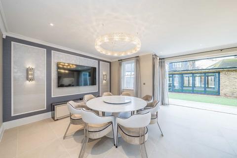 undefined, Barrons Chase, Richmond TW10