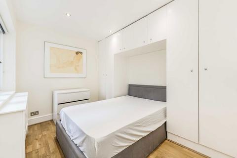 2 bedroom flat to rent, Carrington Street, London W1J