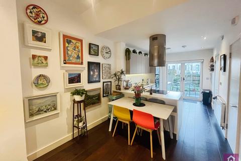 4 bedroom house for sale, Encombe Place, Salford, M3