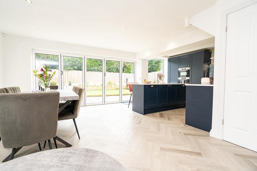 Lounge to kitchen.jpg