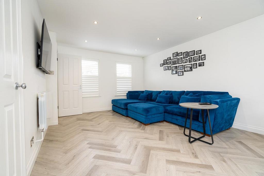 Lounge 1.jpg