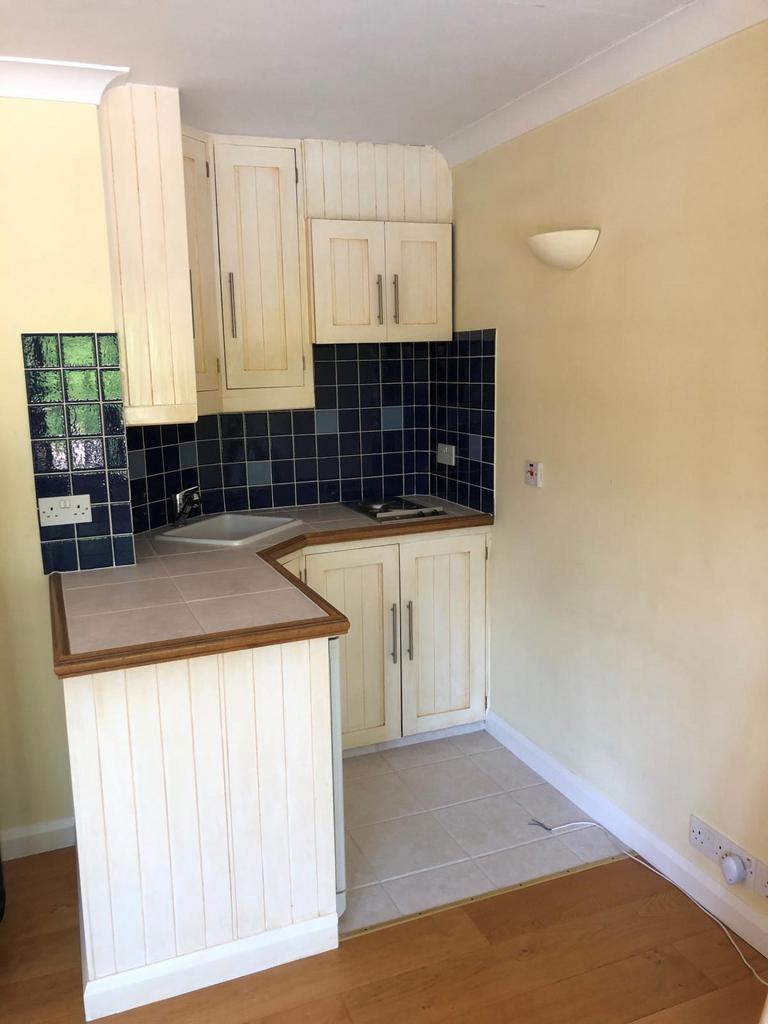 Studio/1 bed flat to let with bills included