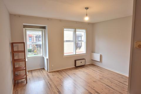 2 bedroom maisonette to rent, Pilgrims Close, London, Greater London. N13