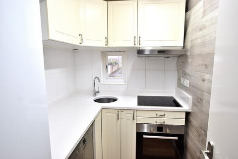 2 bedroom maisonette to rent, Pilgrims Close, London, Greater London. N13