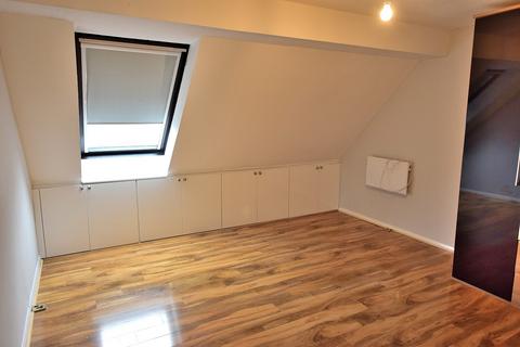 2 bedroom maisonette to rent, Pilgrims Close, London, Greater London. N13
