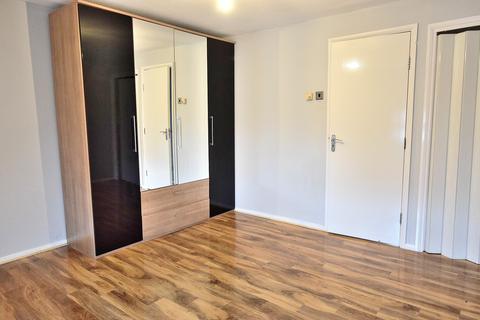 2 bedroom maisonette to rent, Pilgrims Close, London, Greater London. N13
