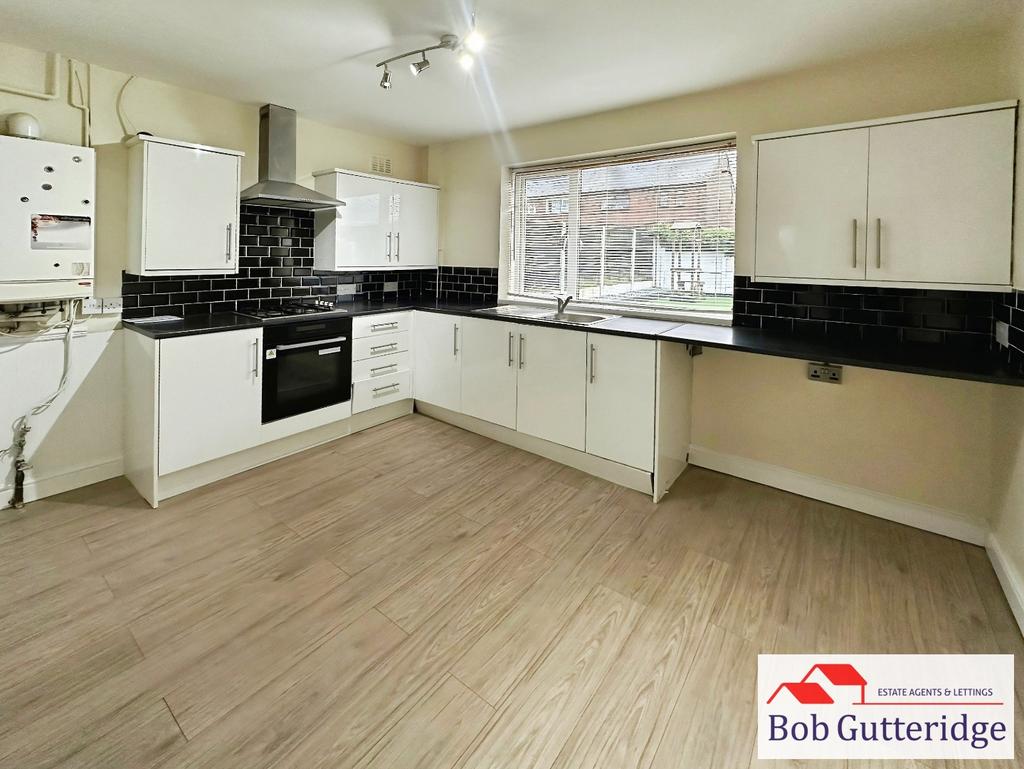 Fitted kitchen / breakfast room