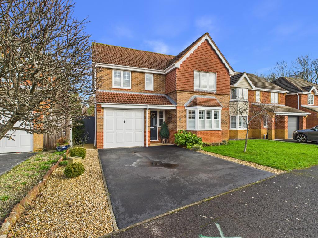 4 bed detached house for sale Cheshire Close, Whi