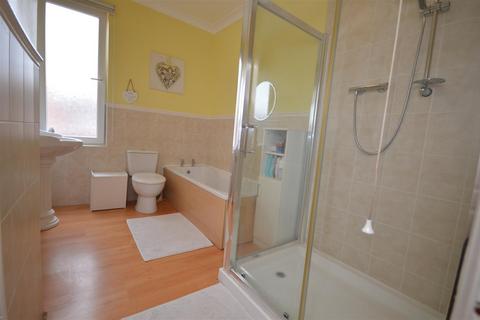 3 bedroom terraced house for sale, Ambler Street, Castleford