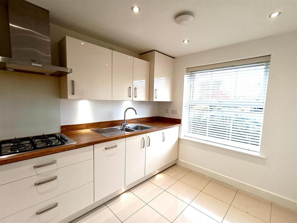 Kitchen 2.jpg