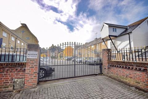 2 bedroom flat for sale, Star Street, Ware SG12
