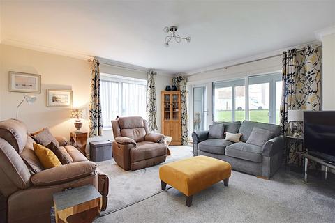 2 bedroom flat for sale, West Parade, Bexhill-On-Sea