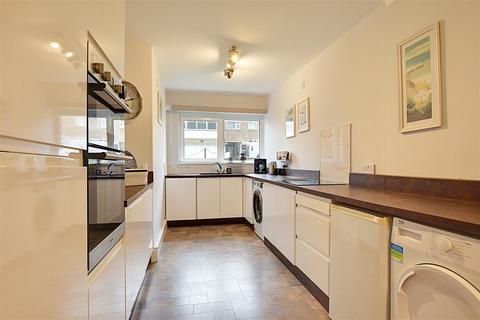 2 bedroom flat for sale, West Parade, Bexhill-On-Sea