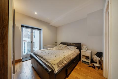 2 bedroom flat for sale, Webster Road, New Concorde Apartments, SE16