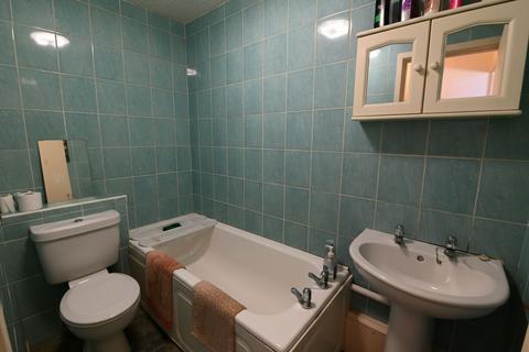 2 bedroom flat for sale, Kellbrook Crescent, Heath View Kellbrook Crescent, M7