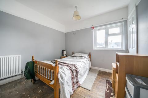 4 bedroom semi-detached house for sale, Avon Road, Gloucestershire GL52