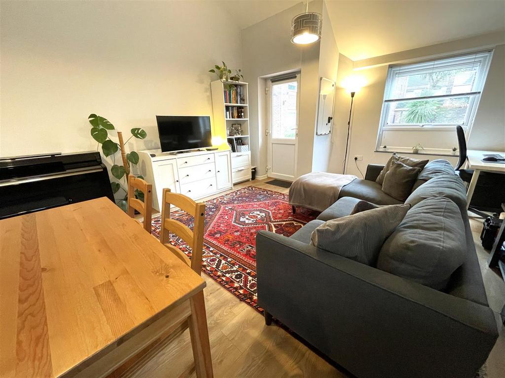 Lounge / kitchen area