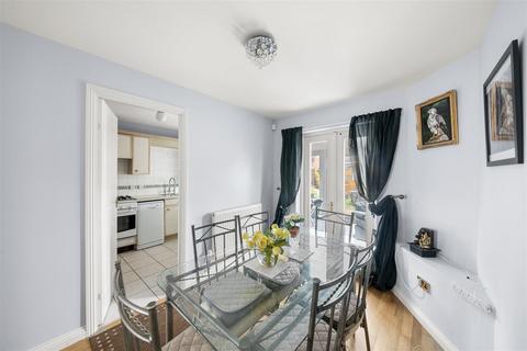 4 bedroom terraced house for sale, Garrison Close, Hounslow TW4