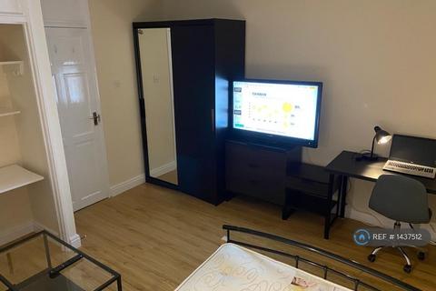 1 bedroom in a house share to rent, Canary Wharf, London, E14