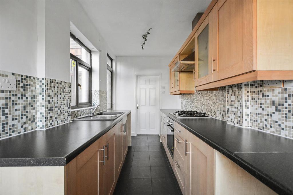 Kitchen 2.jpeg