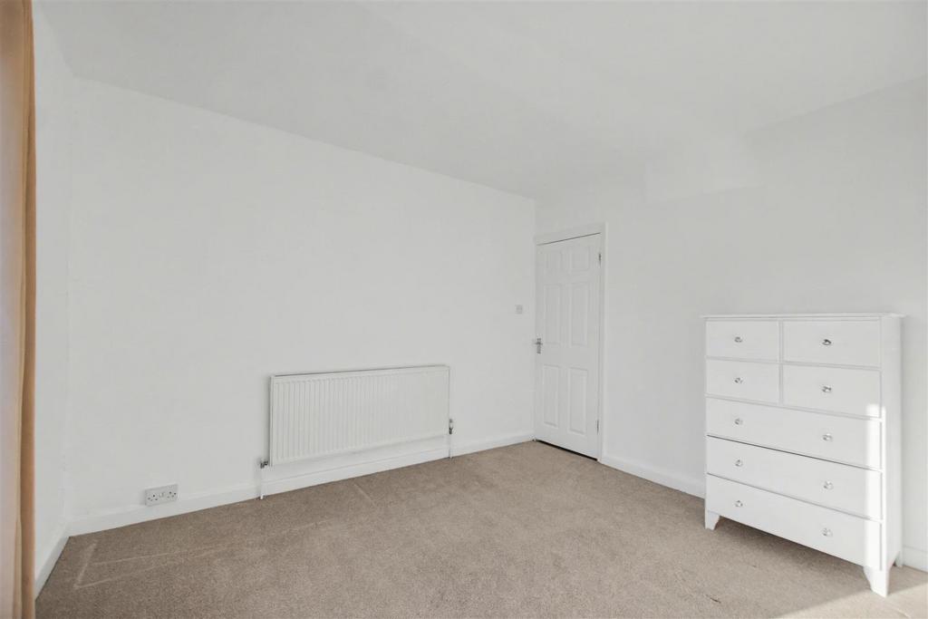 Bedroom 1 2.jpeg