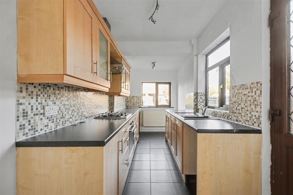 Kitchen 1.jpeg