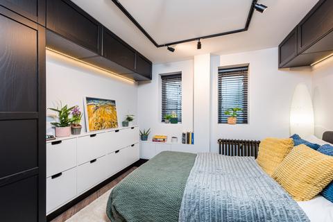 1 bedroom flat for sale, Grafton Square, London SW4