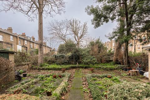 1 bedroom flat for sale, Grafton Square, London SW4